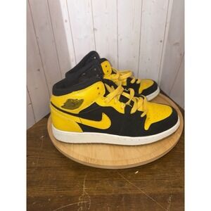 Nike Air Jordan 1 "New Love" youth 4 black yellow
